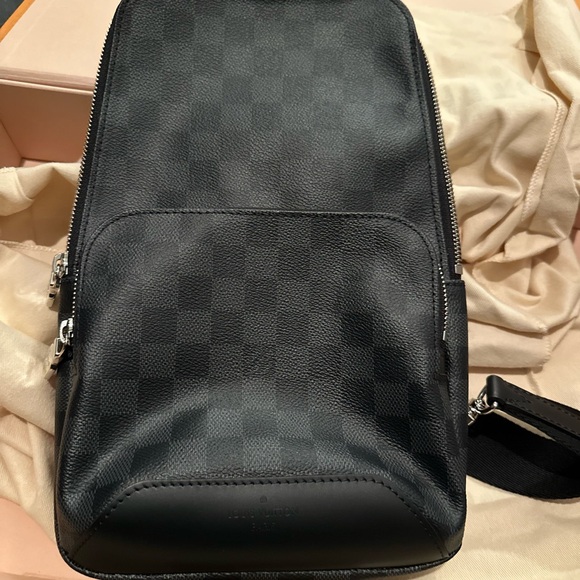 Louis Vuitton Avenue Slingbag - Picture 1 of 4